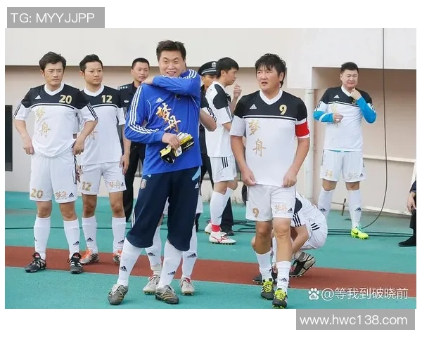 足球场上的孤胆英雄被重重包围瞬间展现无畏精神与领导力